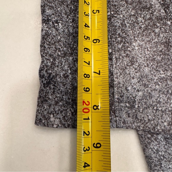 LULULEMON Mens Pace Breaker LINED SHORT 9" INSEAM GRAY & Black Size Large - Picture 10 of 11